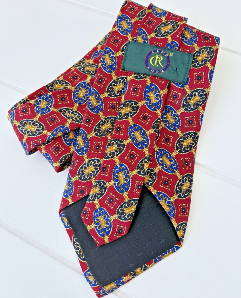 Vintage Club Room Silk Tie Red Blue Gold Medallion Print USA 3.75" 55.5" L